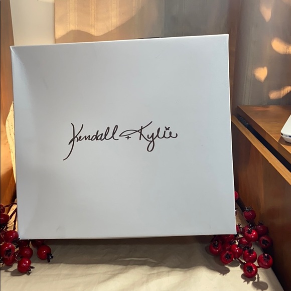 Kendall + Kylie NWT flowered combat boots - Picture 2 of 6